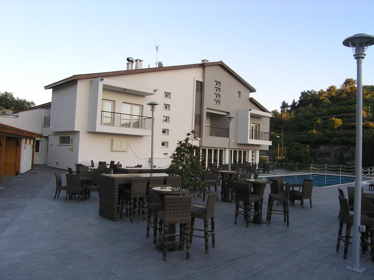 Livadia Hotel Kyperounta Eksteriør billede